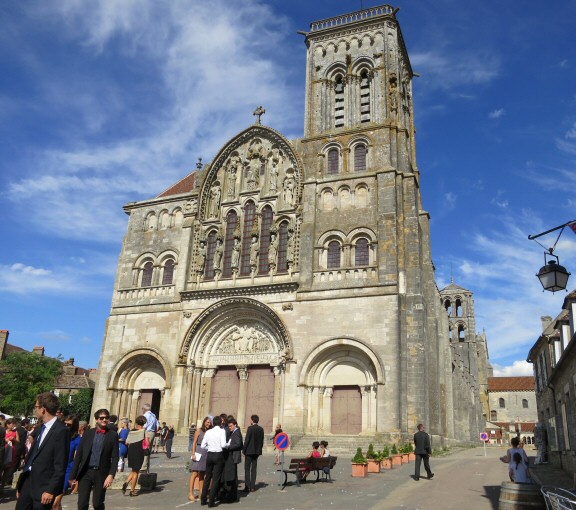 La Basilique romane Sainte-Madeleine de Vzelay en Bourgogne